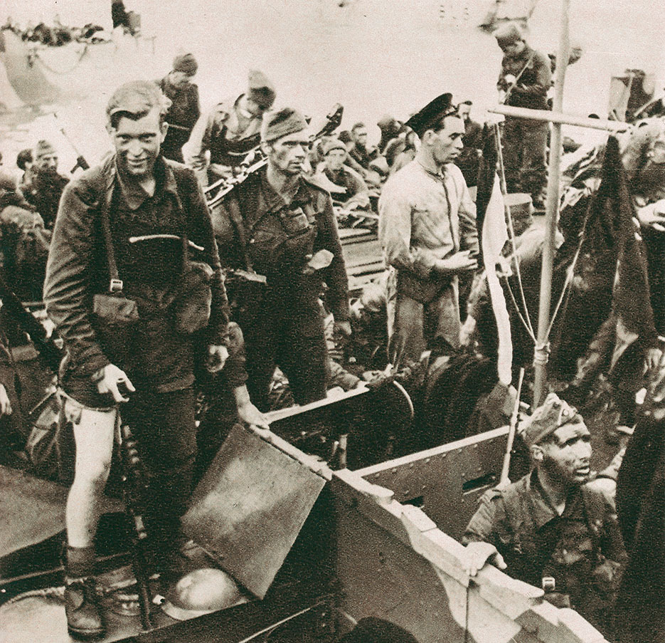 Disembarkation of British commandos on return to England (Library and Archives Canada)