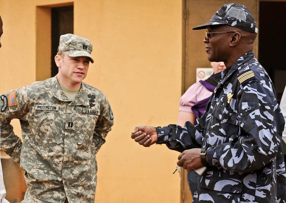 U.S. Army National Guardsman coordinates with Malian army task force commander and chief of operations during Atlas Accord exercise (U.S. Army/Shana R. Hutchins)
