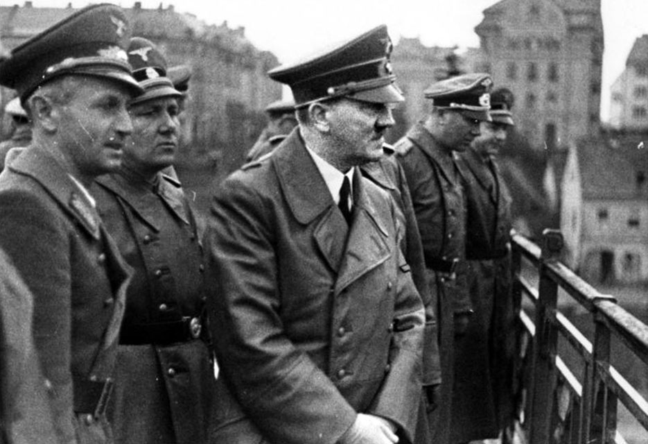 Sigfried Uiberreither, Martin Bormann, Adolf Hitler, and Otto Dietrich in Maribor, April 26, 1941 (Deutsches Bundesarchiv)