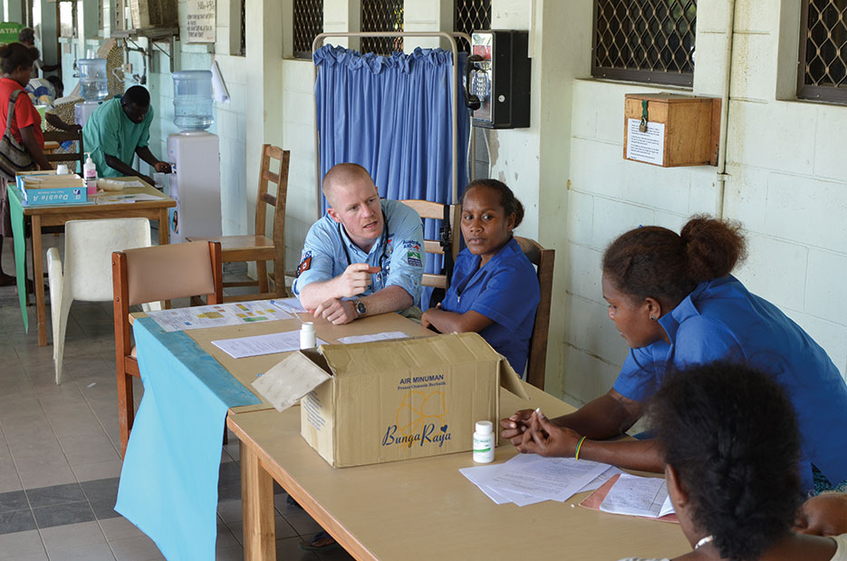 Medical task force from Australia helps manage dengue fever outbreak and treats patients at National Referral Hospital in Honiara, Solomon Islands (Courtesy AusAID)