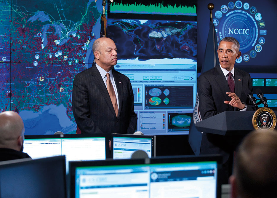 Secretary of Homeland Security Jeh Johnson hosts President Obama at National Cybersecurity and Communications Integration Center (DHS/Barry Bahler)