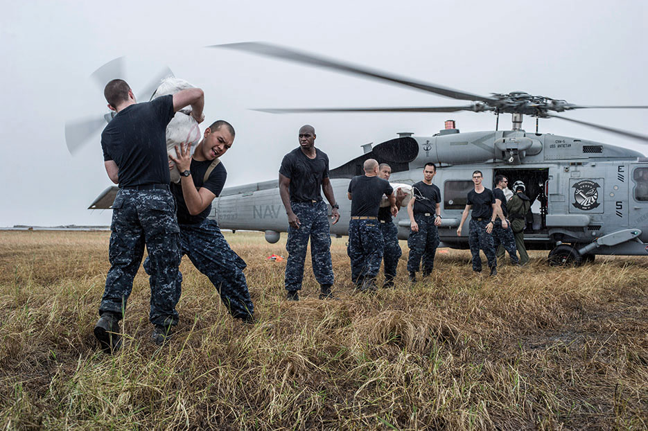 USS George Washington (CVN 73) Sailors load relief supplies onto MH-60R Seahawk for transport to local villages during Operation Damayan in response to aftermath of Super Typhoon Haiyan/Yolanda in Philippines (U.S. Navy/Chris Cavagnaro)