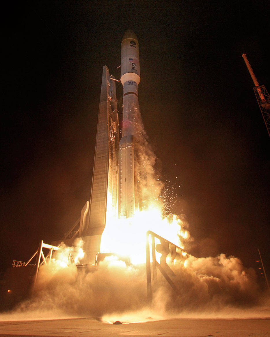 U.S. Navy’s fourth Mobile User Objective System communications satellite, encapsulated in 5-meter payload fairing, lifts off from Space Launch Complex-41, September 2, 2015 (Courtesy United Launch Alliance/U.S. Navy)