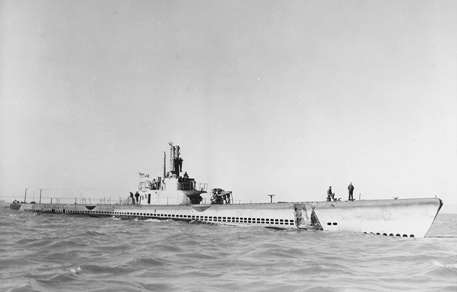 USS Steelhead (SS-280) refitted with 5.25-inch deck gun, April 10, 1945 (retouched by wartime censors) (U.S. Navy)