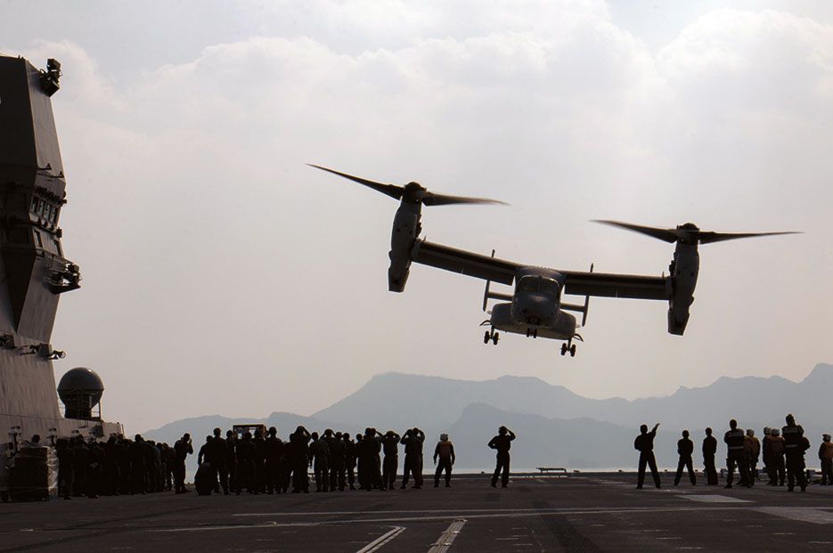Marine Medium Tilitrotor Squadron 265, attached to 31st Marine Expeditionary Unit, departs JS Hyuga in support of Japan’s relief efforts following earthquakes near Kumamoto, April 19, 2016 (U.S. Navy/Gabriel B. Kotico)