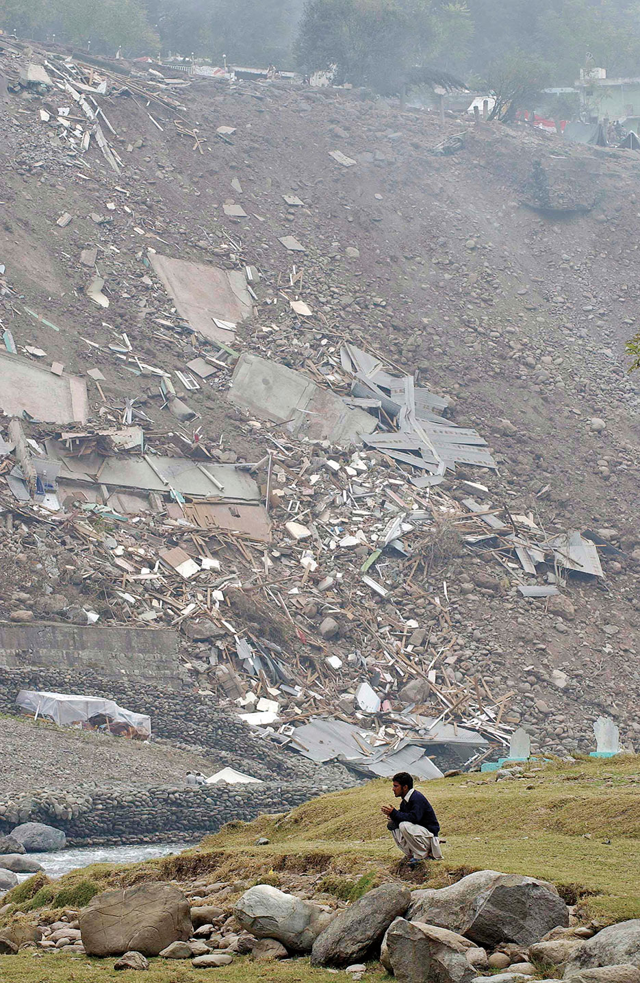 Aerial view of Balakot, Jammu, and Kashmir, Pakistan, showing widespread devastation caused by earthquake on October 8, 2005 (UN/Evan Schneider)