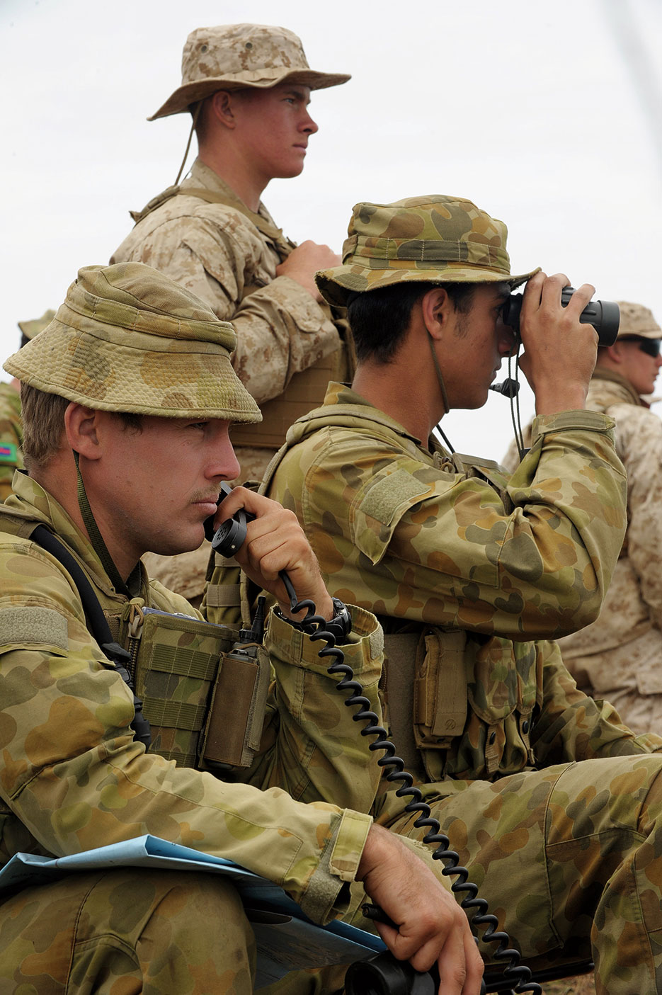 Australian Army Lieutenant and Gunner from 8/12 Regiment coordinate fire support as U.S. Marine from 2nd Battalion, 7th Marine Regiment looks on during Combined Joint Live Fire Exercise on Townshend Island during Talisman Sabre 2011 (Australian Army/Janine Fabre)