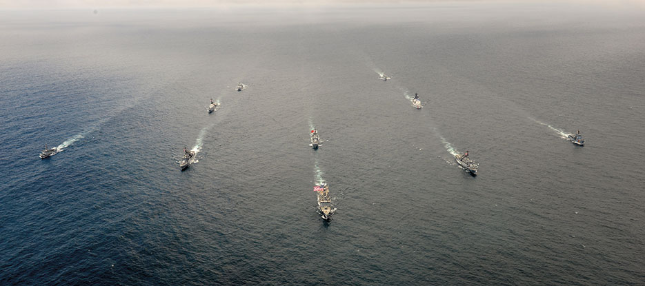 Peruvian, Mexican, Chilean, Colombian, and U.S. ships transit in formation as part of Unitas 55-14 in Pacific Ocean, September 16, 2014 (DOD/Adam Henderson)