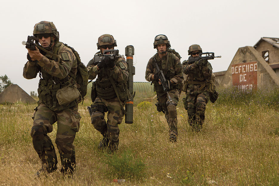 French soldiers with French Foreign Legion’s 6th Light Armored Brigade assault objective during bilateral seize-and-capture training exercise with U.S. Marines on Quartier Colonel de Chabrieres, France, May 29, 2015 (U.S. Marine Corps/Christopher Mendoza)