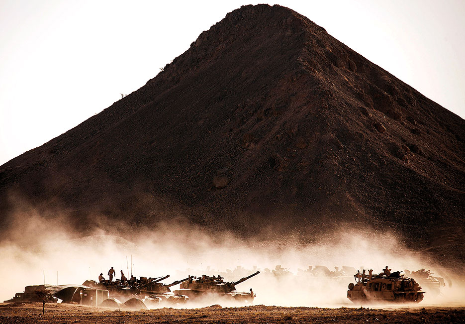 M1A1 Abrams main battle tanks, AAVP7 RAM/RS amphibious assault vehicles, and M88A1 Hercules from 26th Marine Expeditionary Unit train during exercise in 5th Fleet area of responsibility, April 23, 2013 (U.S. Marine Corps/Edward Guevara)