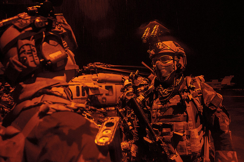 Maritime special operations forces prepare for mission during training exercise aboard Nimitz-class aircraft carrier USS George Washington, September 2014 (U.S. Navy/Everett Allen)