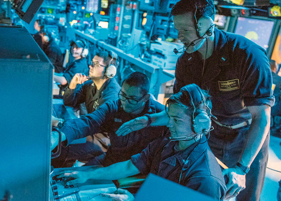 Sailor assigned to USS Mahan talks to sonar technicians about attack options during anti-submarine warfare training in Arabian Sea, January 17, 2017 (U.S. Navy/Tim Comerford)
