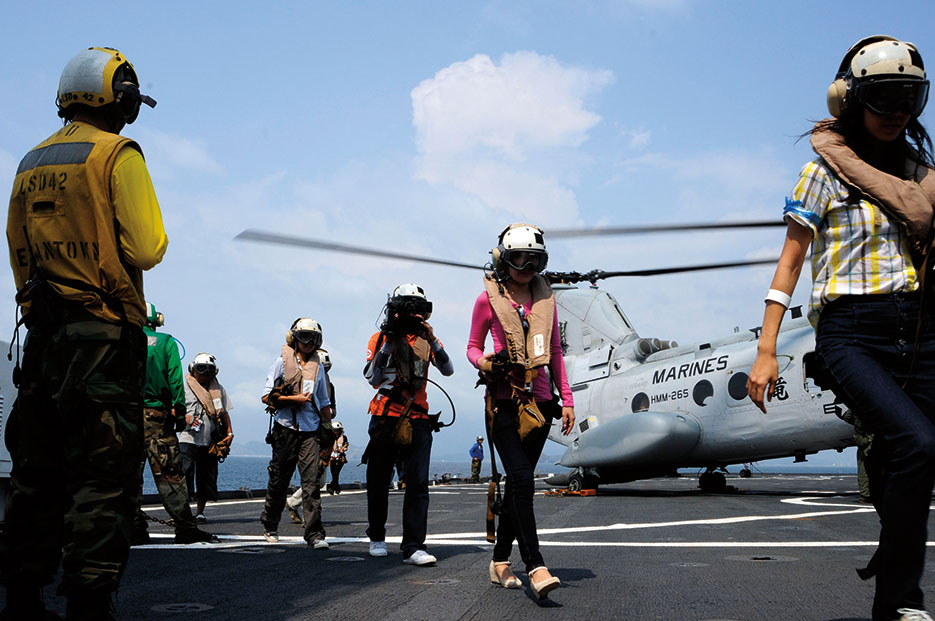Mock NEO participants aboard USS Germantown, with embarked elements of 31st Marine Expeditionary Unit, Sattahip, Kingdom of Thailand, February 12, 2012 (U.S. Navy/Johnie Hickmon)