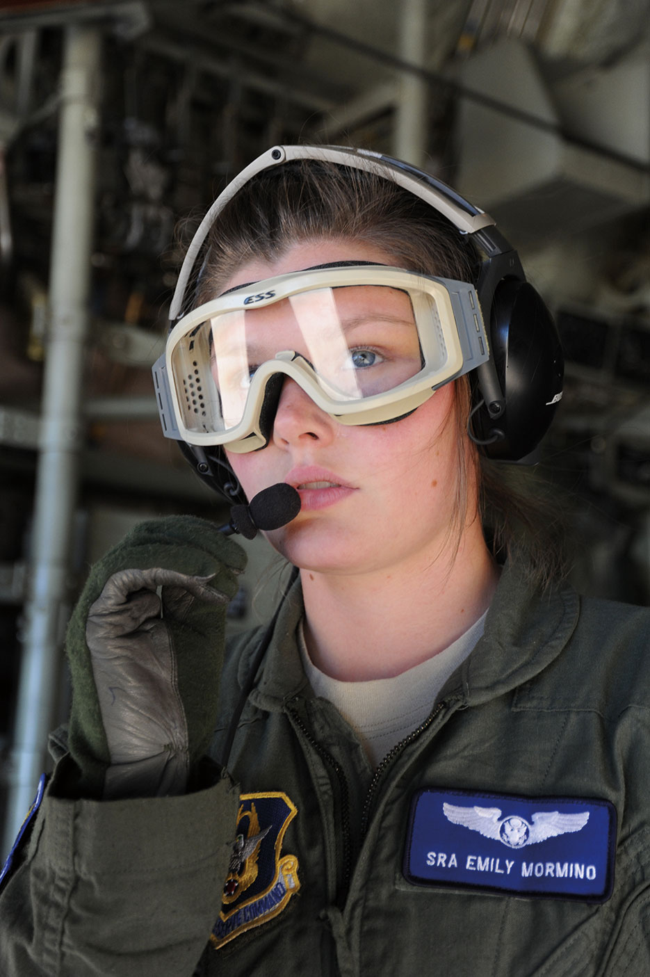 Senior Airman of 932nd Aeromedical Evacuation Squadron participates in Exercise Global Medic 2011, a joint field training exercise for theater aeromedical evacuation system and ground medical components (DOD/Carolyn Erfe)