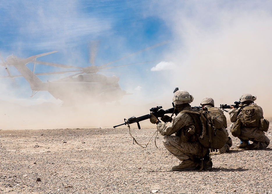 Marines with Bravo Battery, 1st Battalion, 10th Marine Regiment, 2nd Marine Division provide security during CH-53 day-battle drill in support of Weapons and Tactics Instructors course 2-17 at Fire Base Burt, California, April 8, 2017 (U.S. Marine Corps/Clare J. Shaffer)