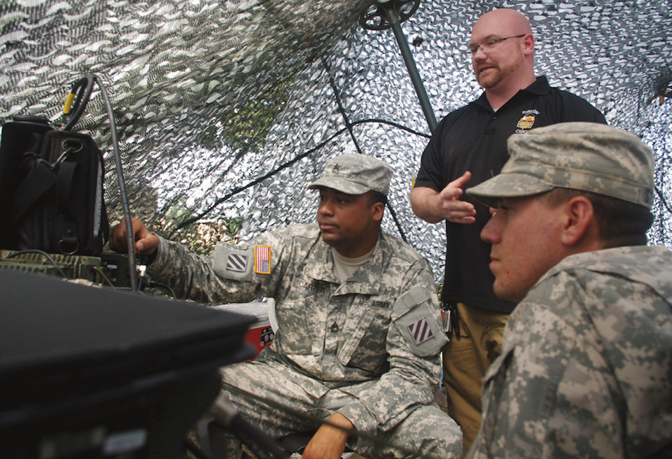 Servicemember from 3rd Infantry Division (left), trainer, and Servicemember of division’s 2nd Battalion, 69th Armor Regiment, 3rd Armored Brigade Combat Team, observe spectrum of frequencies used in Red Team exercise (U.S. Army/Aaron Knowles)