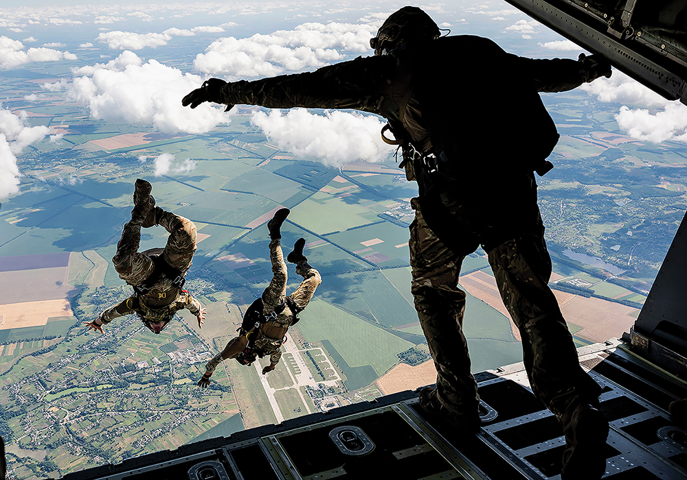 U.S. Air Force Special Tactics Operators assigned to 24th Special Operations Wing, U.S. Army Special Forces Operators, and Ukrainian special 
operations forces execute a bilateral military free fall from U.S. Air Force MC-130J Commando II assigned to 352nd Special Operations Wing near 
Vinnytsia, Ukraine, August 10, 2021 (U.S. Air Force/Izabella Workman)