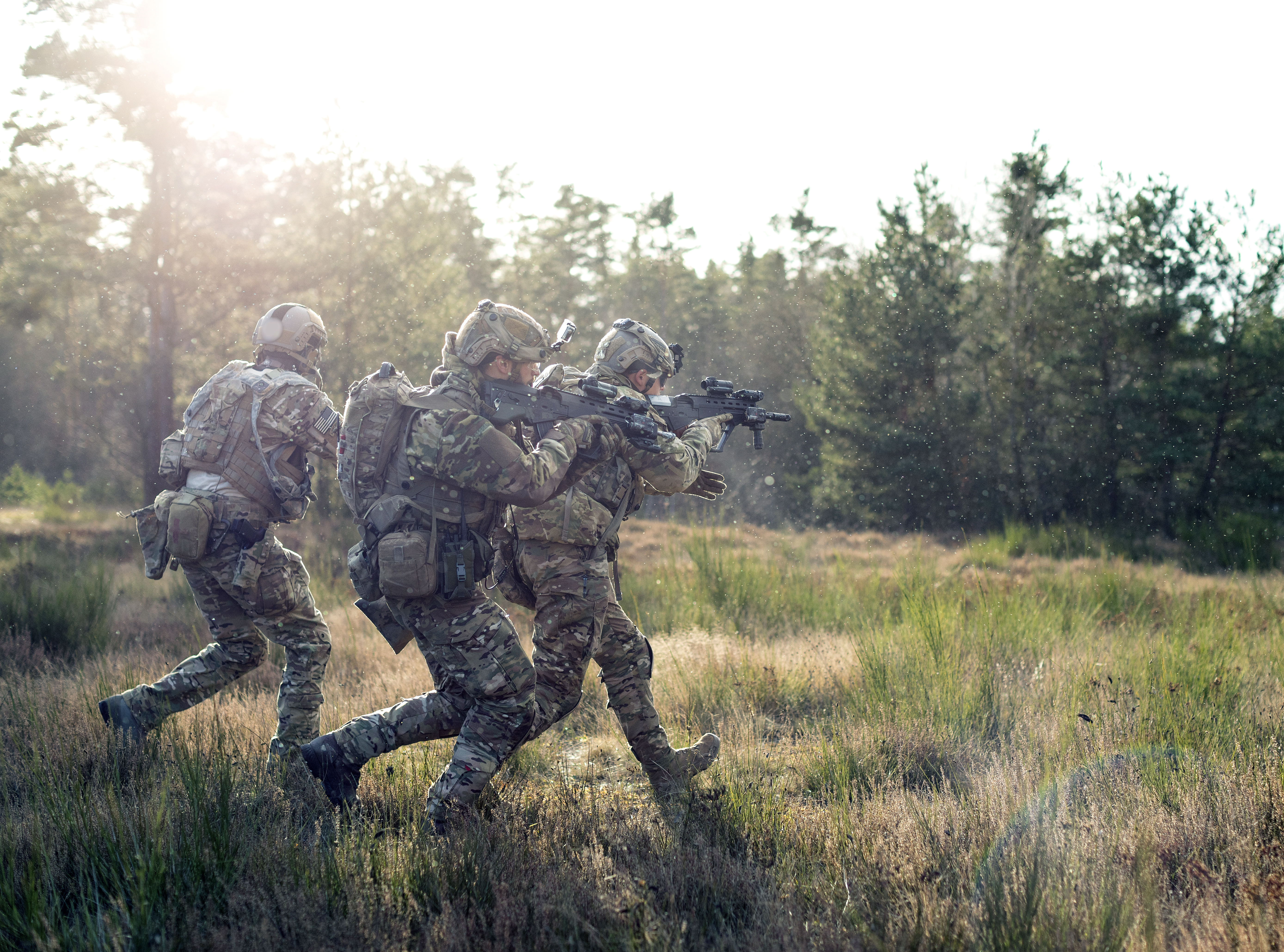Ukrainian special operations forces and U.S.Army Special Forces Soldiers assigned to 10th Special Forces Group (Airborne) move across objective during exercise Combined ResolveXI at the Joint Multinational Readiness Center in Hohenfels, Germany, December 10, 2018 (U.S. Army/Benjamin Haulenbeek)