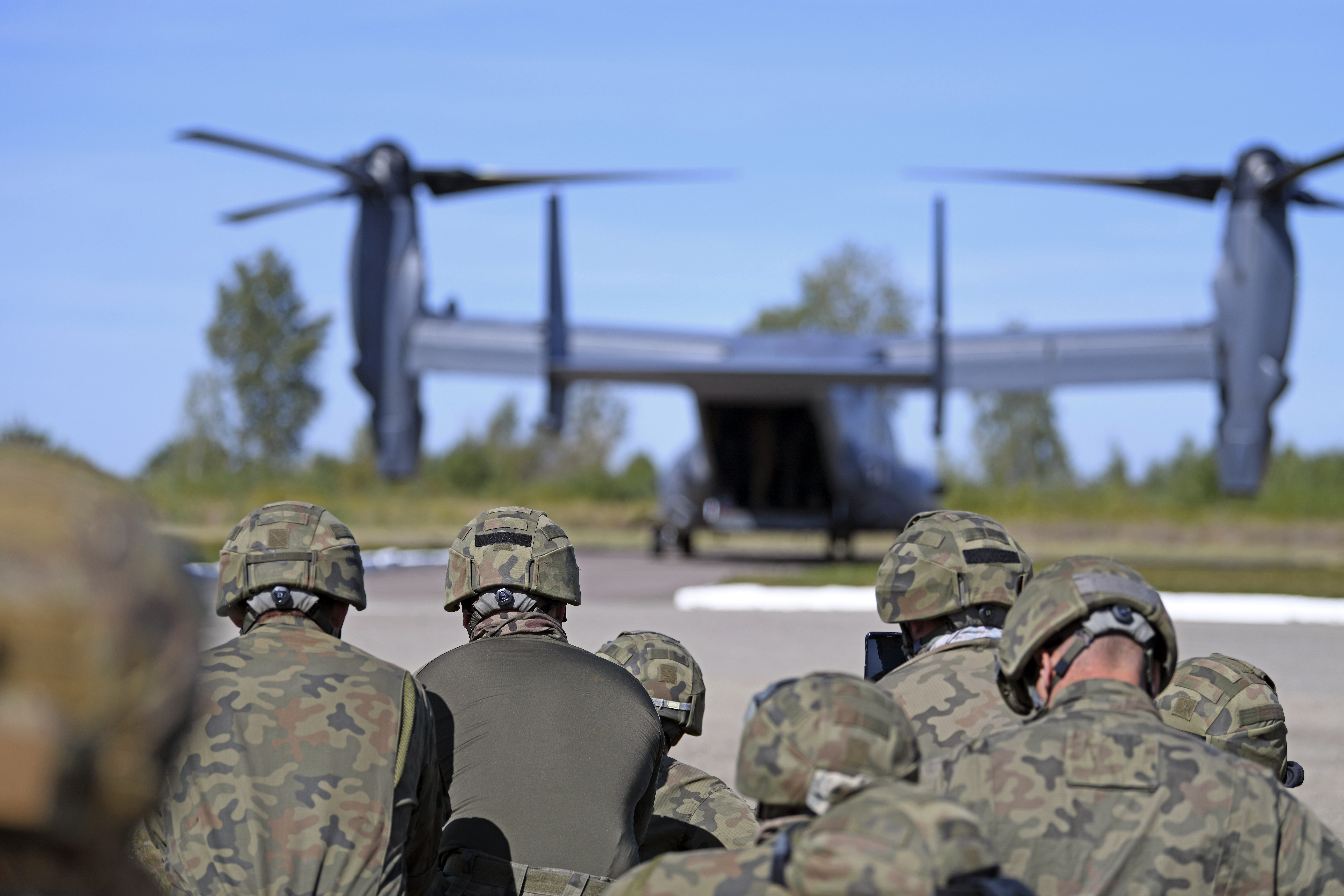 Ukraine special operations forces members assigned to 3rd Regiment prepare to conduct fast rope insertion and extraction system training with U.S. Air Force CV-22 Osprey during exercise Fiction Urchin near Yavoriv, Ukraine, September 19, 2020 (U.S. Air Force/Mackenzie Mendez)