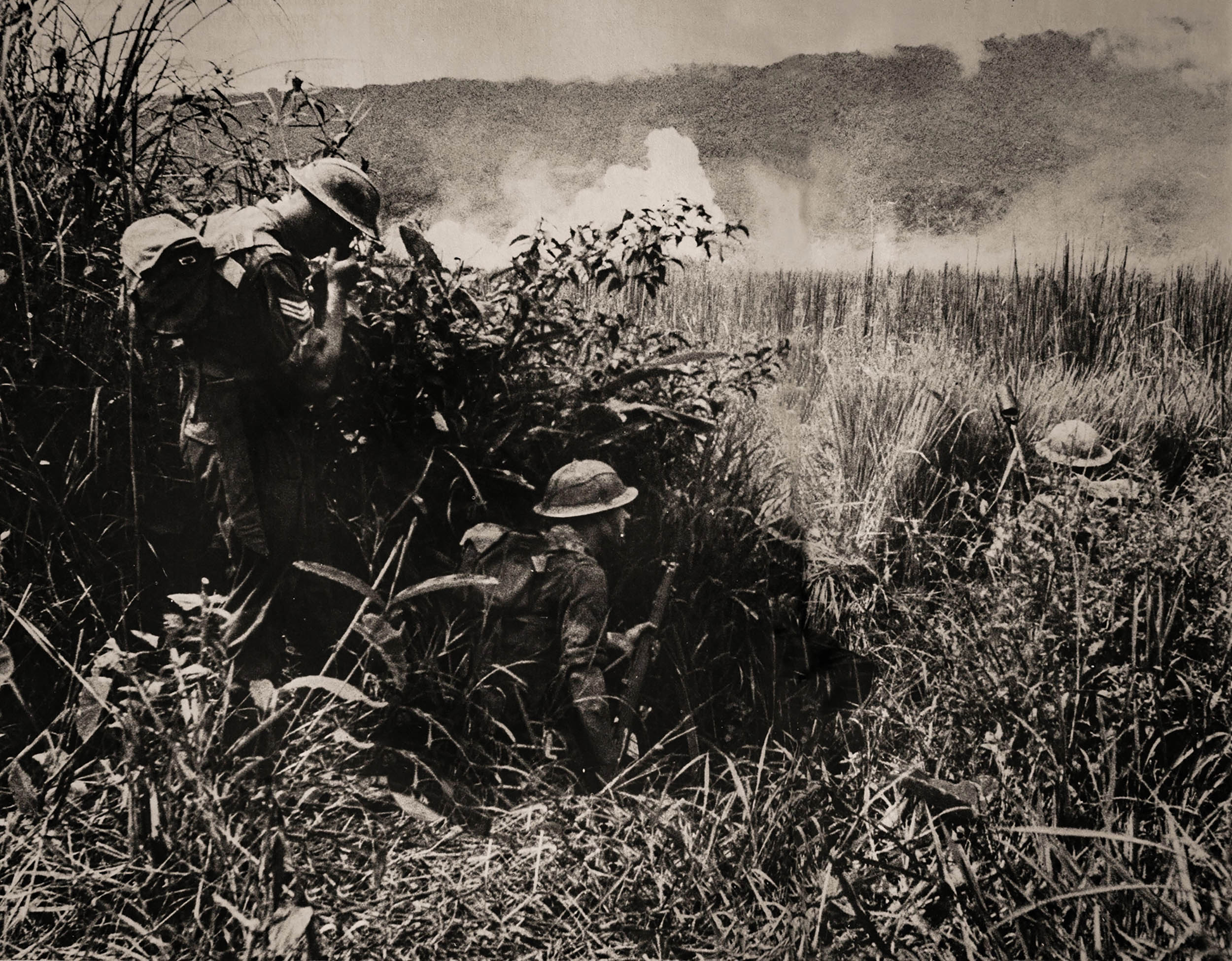 British infantrymen fire mortar bombs during Battle of Imphal in region around city of Imphal, in Northeast India, circa March–July 1944 (De Luan/Alamy)