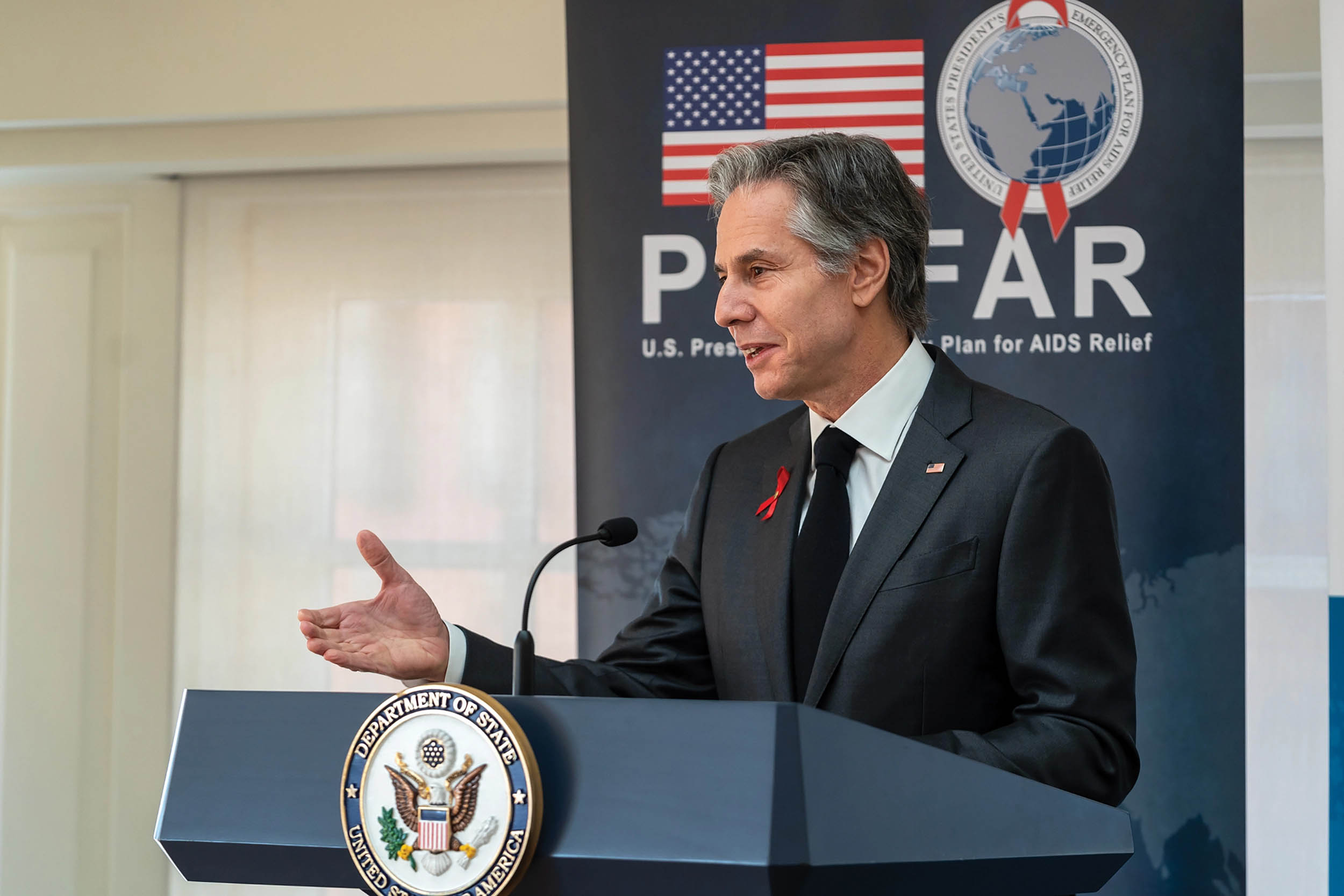 Secretary of State Antony J. Blinken delivers remarks at World AIDS Day event hosted by Business Council for International Understanding, in Washington, DC, December 2, 2022 (State Department/Ron Przysucha)