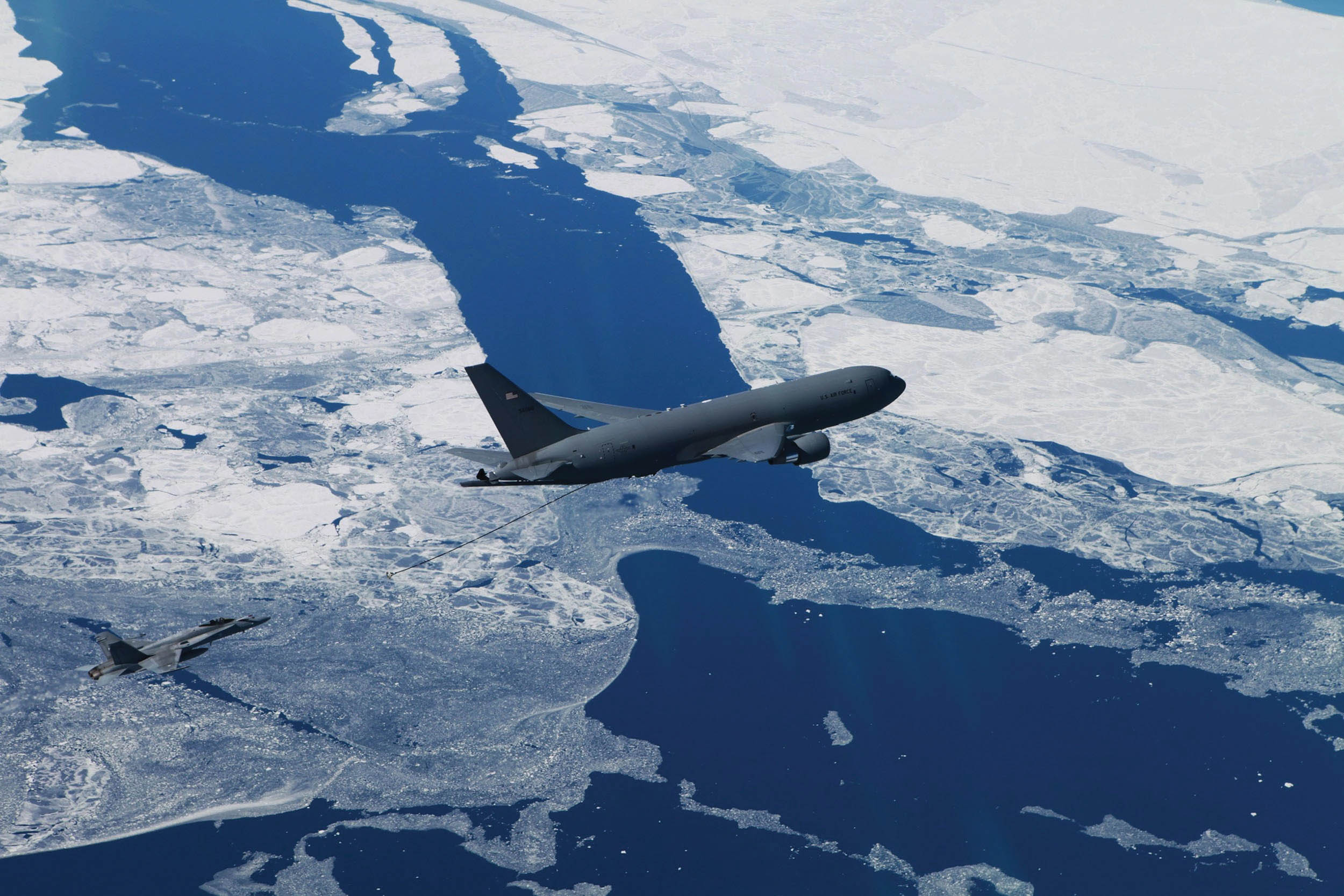 KC-46A Pegasus tanker aircraft from Air Force Reserve Command’s 931st Air Refueling Wing refuels Finnish F/A-18, demonstrating U.S. European Command’s commitment to bolstering security on NATO’s eastern flank in Poland, April 13, 2023 (Courtesy Finland Air Force)