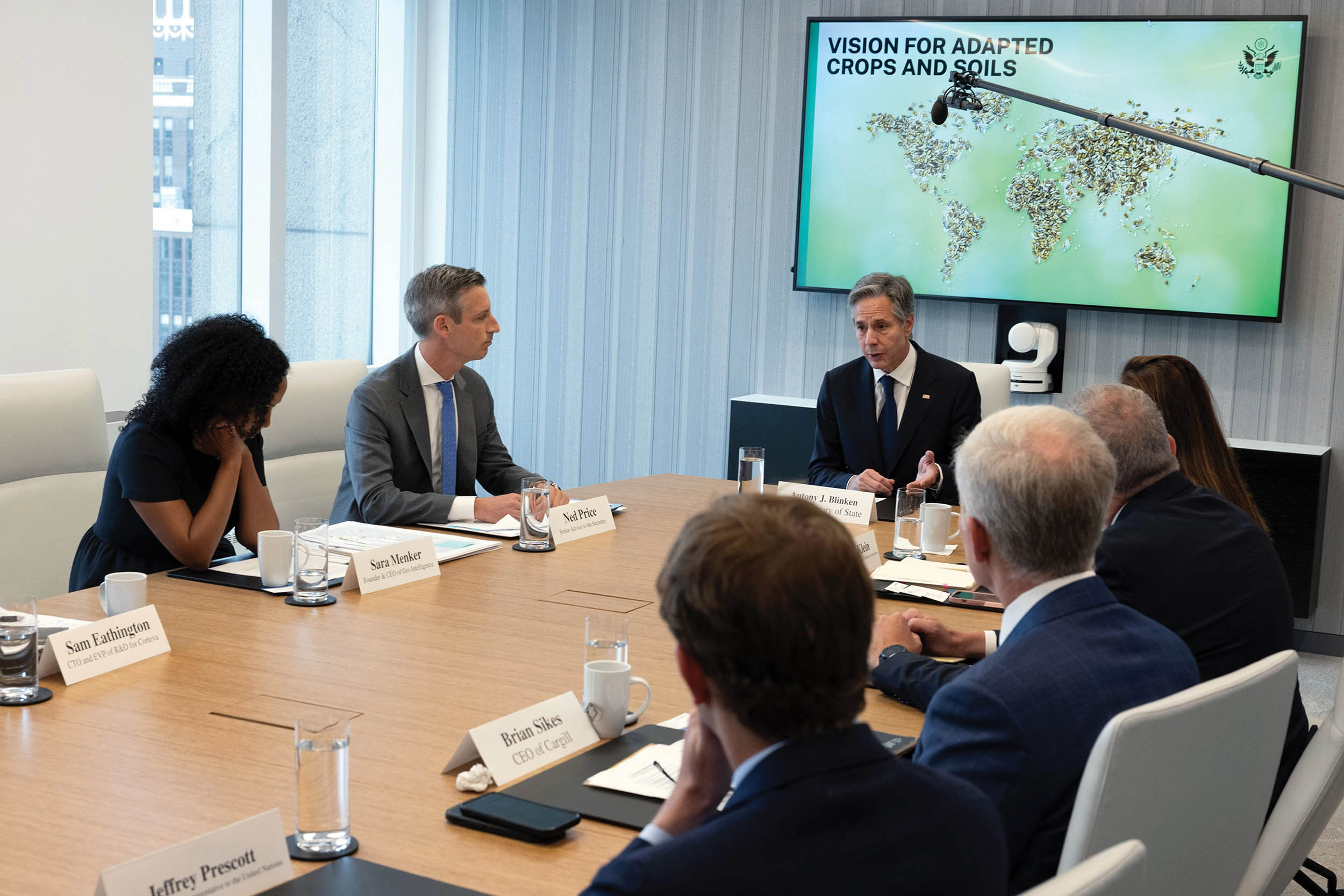 Secretary of State Antony Blinken participates in roundtable discussion on food security and Vision for Adapted Crops and Soils with agricultural leaders from public and private sectors, in New York City, August 4, 2023 (Department of State/Chuck Kennedy)