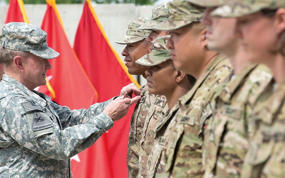 General Dempsey presents Soldier with Bronze Star Medal during visit to Bagram Air Base, Afghanistan (DOD/Daniel Hinton)