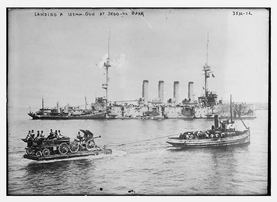 Warships near Gallipoli Peninsula landing 155-mm gun at Sedd-ul Bahr (Library of Congress)