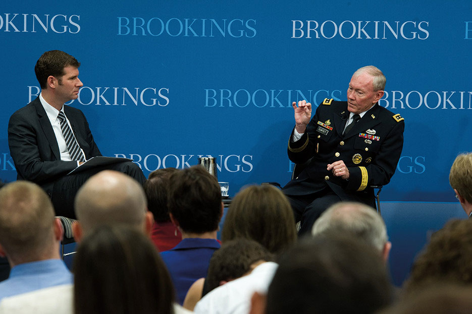 General Dempsey hosts question-and-answer session with Peter W. Singer, director of Center for 21st Century Security and Intelligence, in Washington, DC, June 2013 (DOD/Daniel Hinton)