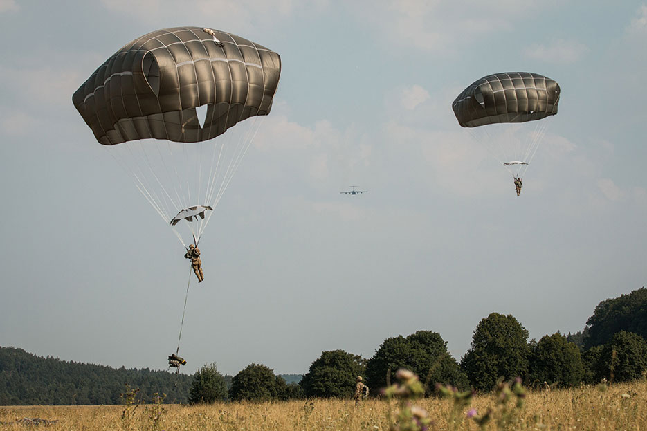 U.S. Army 173rd Airborne Brigade Soldiers conduct airborne operations during Exercise Allied Spirit II at U.S. Army’s Joint Multinational Readiness Center in Hohenfels, Germany, August 13, 2015 (U.S. Army/Caleb Barrieau)
