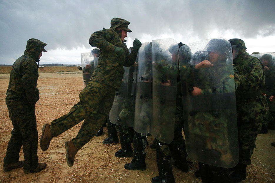 Marines attempt to break through wall of Bulgarian and Serbian soldiers during riot control course of Platinum Wolf 15 at South Base, Serbia, November 19, 2015 (U.S. Marine Corps/Derrick Irions)
