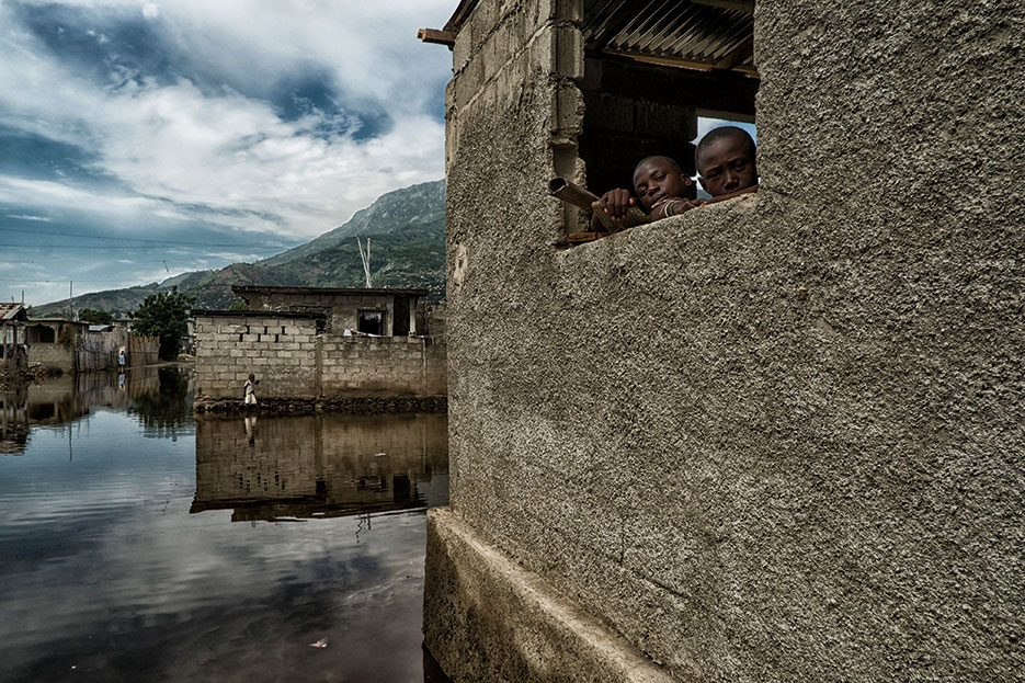 After continuous rains caused serious flooding in Haiti’s north, government agencies supported by UN mission in Haiti and World Food Program responded with evacuations, temporary shelters, and food and supplies distributions, November 11, 2014 (Courtesy UN/Logan Abassi)