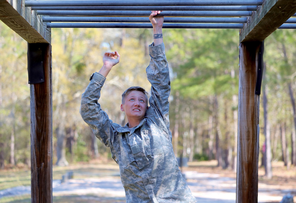 Georgia Army National Guard’s 648th Maneuver Enhancement Brigade Soldier participates in Best Warrior Competition’s obstacle course event, Fort Stewart, March 9, 2017 (U.S. Army/James Braswell)